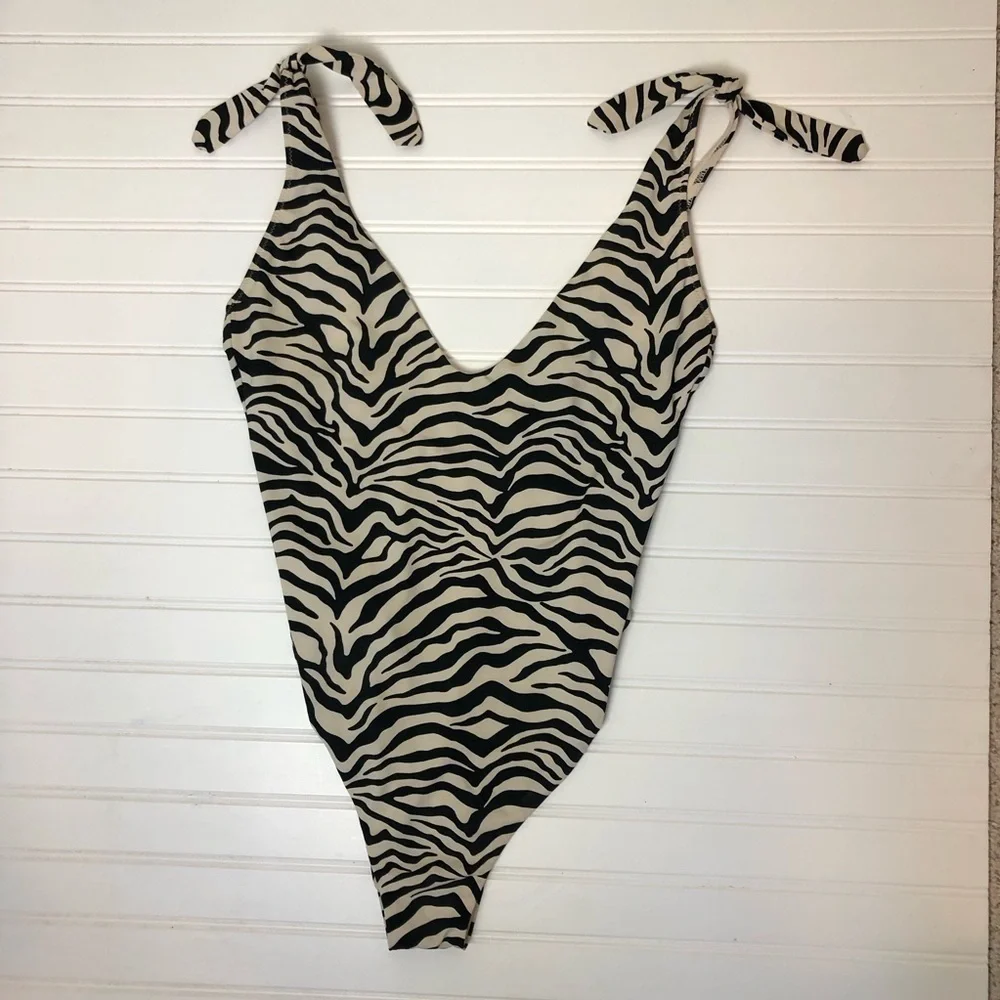 SANCTUARY SWIM Modern Kitty High Leg Scoop Neck One-Piece Swimsuit Large
